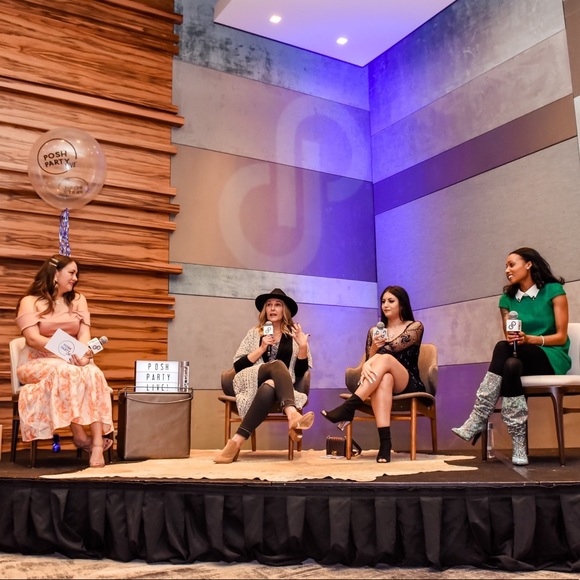 Meet Your Seller👋🏻♡ - Picture 3 of 7